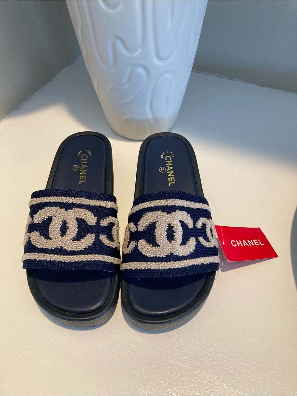 CHANEL Navy and Cream CC Slide Sandals NWT - Picture 4 of 4
